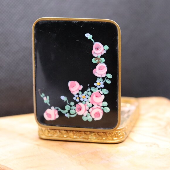 Rare Vintage Foster Black Enamel Compact with Pink Roses & Gold-Tone Etched Edge - Picture 2 of 13